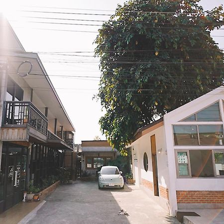 Sleepy House Chiang Rai Bed and Breakfast Eksteriør billede
