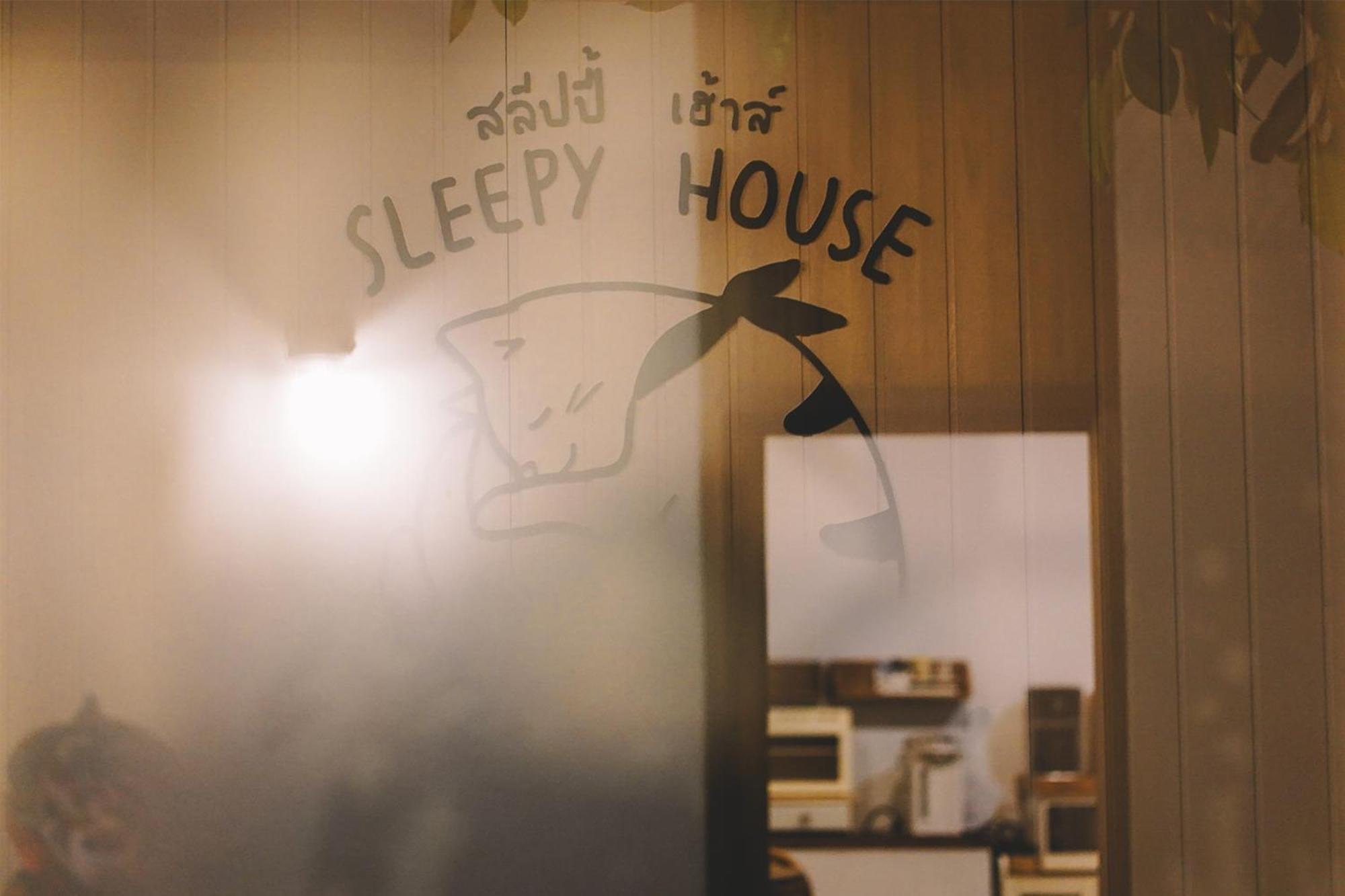 Sleepy House Chiang Rai Bed and Breakfast Eksteriør billede